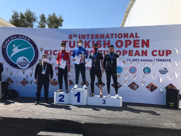 Kick Boks’ta Sakaryalı sporcular kürsüde