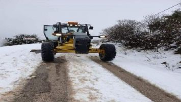 Kilis Musabeyli&#039;de kar yolları kapattı
