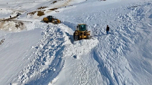 Kırsalda kar ve tipi ulaşımı aksatıyor
