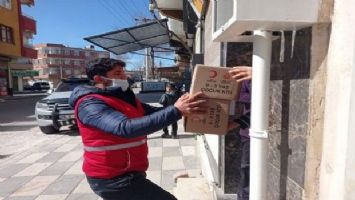 Kızılay Kilis Şubesi uzaktan eğitim gören çocukları sevindirdi