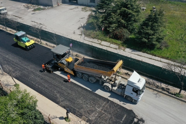 Kocaeli Gebze'de Ankara Caddesi'nde üstyapı çalışması sürüyor