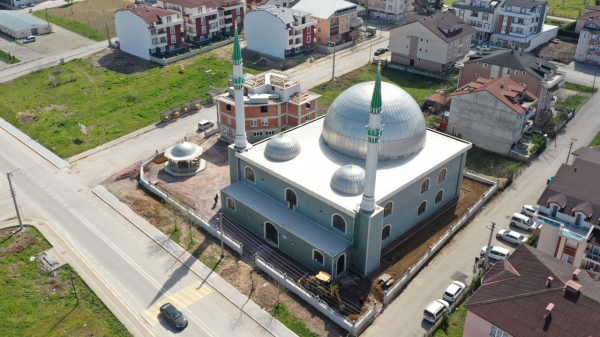 Kocaeli Kartepe'de 17 Ağustos Camii'nde çevre düzenlemesi