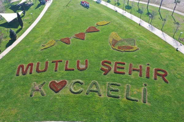 Kocaeli Seka Park'ta laleler sosyal mesaj verdi