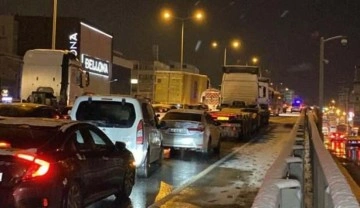 Kocaeli'nde 13 araç birbirine girdi: Karayolu 1 saat kapandı