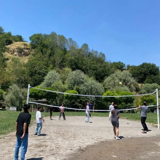 Koruma Altındaki &Ccedil;ocuklara Tatvan'da Piknik