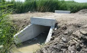 Köy içi yolu menfez yapımı