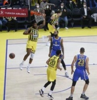 Maccabi Playtika Tel Aviv: 90-79