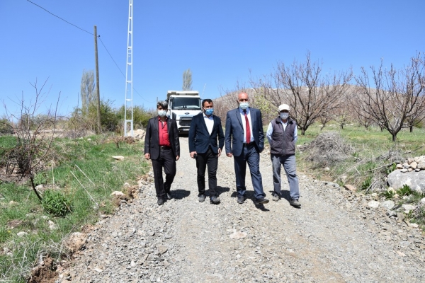Malatya Doğanşehir'de yol çalışmaları hız kesmiyor