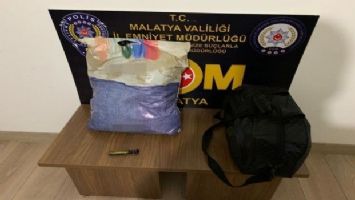 Malatya&#039;da iki ayrı yolcu otobüsünde 10 kilo esrar ele geçirildi