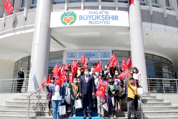 Malatyalı öğrencilerinden Başkan Gürkan'a ziyaret
