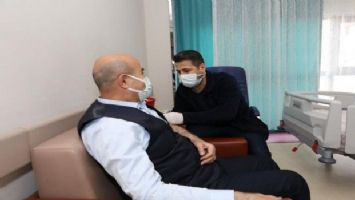 Mardin Valisi Demirtaş, COVID-19 aşısını oldu