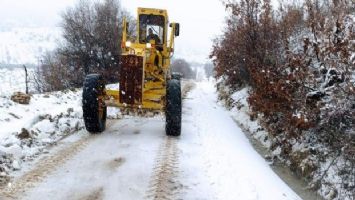 Mardin&#039;de kardan kapanan yollar açıldı