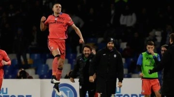 Merih Demiral geri dönüşün fitilini yaktı! Atalanta zirve yarışında Napoli'yi ezip geçti