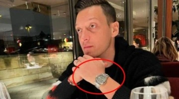 Mesut Özil'in kolundaki saatin fiyatı, 3 futbolcunun yıllık kazancından daha fazla