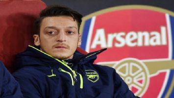 Mesut Özil&#039;in menajeri kafa karıştırdı