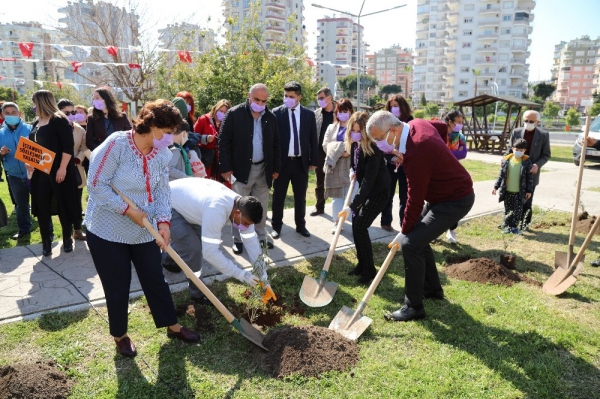 Mezitli’de kürsü kadınların