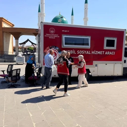 Mobil Sosyal Hizmet Aracı Veysel Karani Beldesi'nde Vatandaşlarla Buluştu