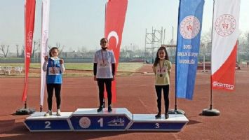 Mudanya&#039;ya yılın ilk madalyaları atletlerden geldi