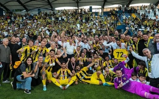 Siirtli Teknik Direkt&ouml;r Mustafa &Ouml;zer, Bitlisspor'u 3. Lig'e taşıdı