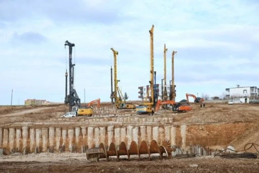 Siirt-Kurtalan tren yolu projesi s&uuml;r&uuml;yor 