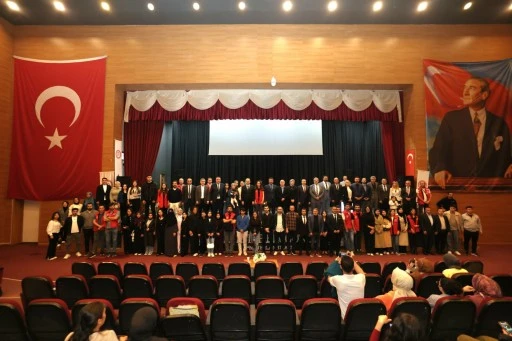 &nbsp;&ldquo;İki Kitap Bir G&ouml;n&uuml;l&rdquo; Projesinde Gen&ccedil;lere Kud&uuml;s &Ouml;d&uuml;l&uuml;