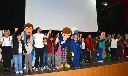 Dicle Elektrik Engelleri Sanatla Aşıyor:     “Dicle’nin Rüyası” Çocuk Tiyatrosu Siirt’te Sahnelendi