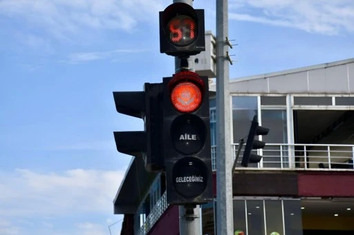 Trafikte Aile Vurgusu: Siirt’te Işıklar ‘Aile Geleceğimiz’ Diyor