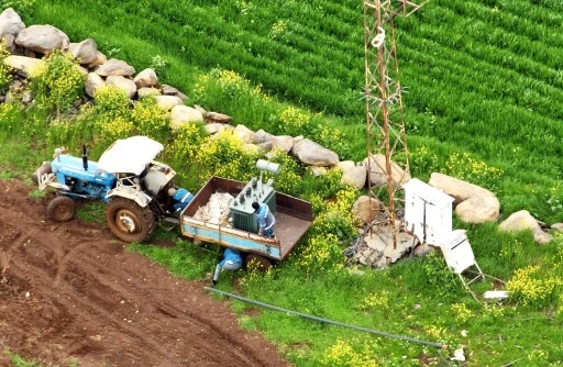 Dicle Elektrik’ten Drone ve Yapay Zeka Destekli Kaçak Trafo Operasyonu:  Kaçak Trafolar, Güneş Paneliyle Enerji Üretilen Tarlada Bulundu   