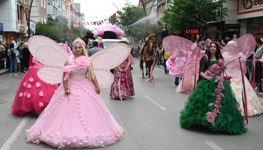 G&uuml;l&uuml;n Kokusu, Festivalin Coşkusu Isparta'yı Sardı