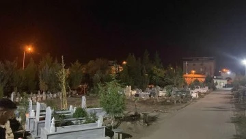 Siirt’te Mezarlıklar Işıklandırıldı