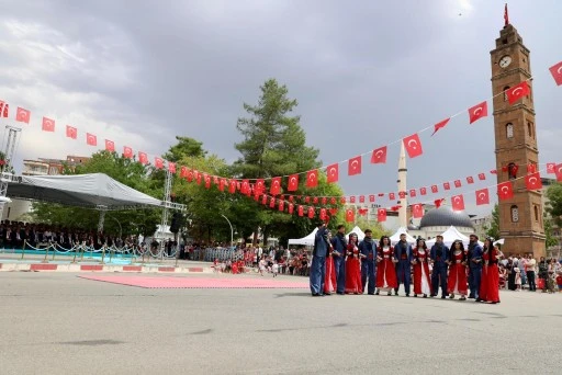 SİİRT'TE 30 AĞUSTOS ZAFER BAYRAMI&rsquo;NIN 104. YILD&Ouml;N&Uuml;M&Uuml; COŞKUYLA KUTLANDI