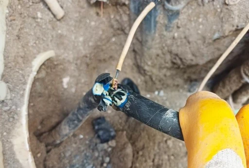 Dicle Elektrik’ten Yer Altındaki Kaçak Bağlantıya Müdahale:  Ekonomiye zararı 1.2 milyar TL’yi Buldu   