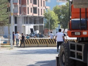 O bölgede de beton bariyerler kaldırıldı.