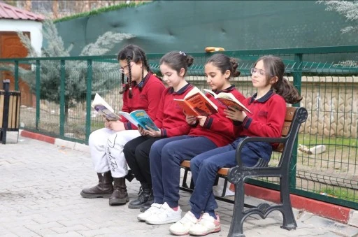 Siirt'te &Ouml;d&uuml;ll&uuml; Kitap Okuma Yarışması Başlıyor