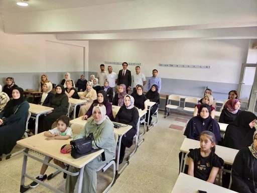 Öğrenci Başarısında Ailenin Rolü Konuşuldu