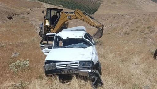 Otomobil Şarampole U&ccedil;tu, 3 Kişi Yaralandı