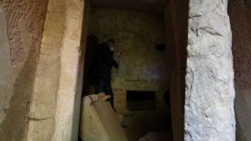 (Özel) 2500 yıllık mezar oda gizemini koruyor