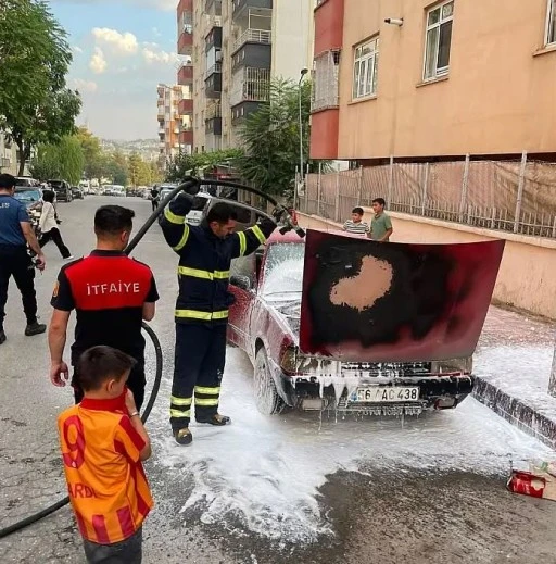 Park Halindeki Otomobilde Yangın
