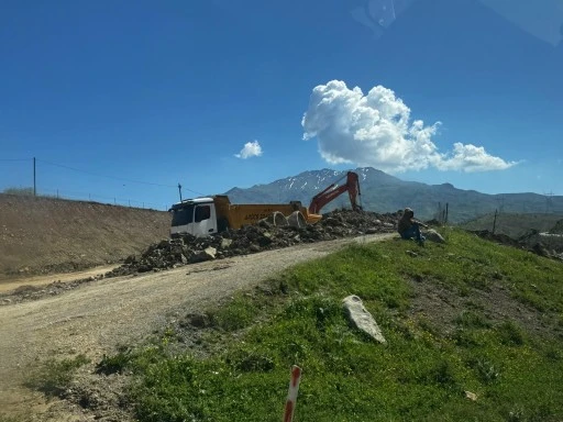 Pervari Yolu Şantiyeye D&ouml;nd&uuml;