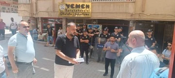 Polis izin vermeyince açıklamayı koridorda yaptılar