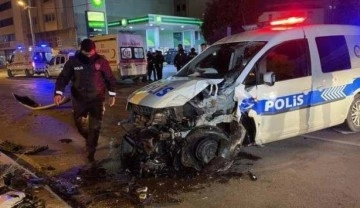Polis otosu kaza yaptı: 2 yaralı