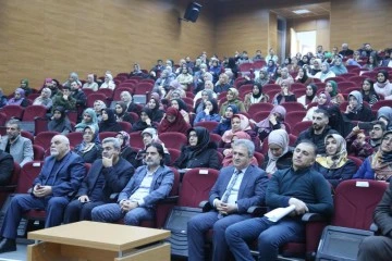 Prof. Dr. İhsan Süreyya Sırma İlahiyat Fakültesi Öğrencilerinin Konuğu Oldu