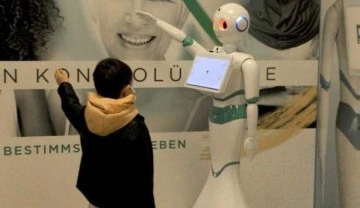 'Refakatçi robot' Bursa'da tanıtıldı