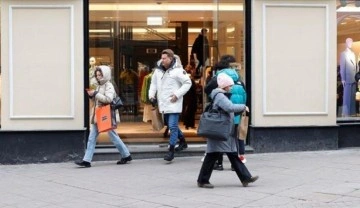 Rusya'da vatandaşlar ve çalışanlar kapanan mağazalar nedeniyle üzgün