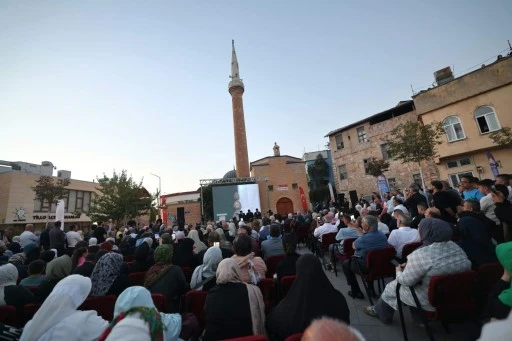 Sabahın karanlığında oraya koştular