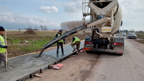 Sakarya'da kırsala beton kaldırım