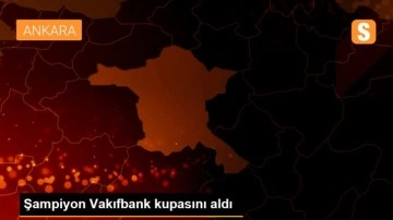 Şampiyon Vakıfbank kupasını aldı