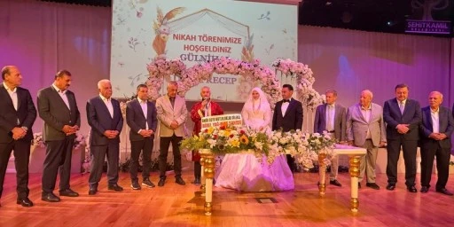 Sanayici Surur Aydın ailesinin mutlu g&uuml;n&uuml;