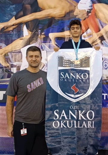 SANKO okulları yüzmede Türkiye üçüncüsü oldu