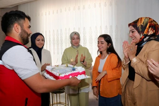 Şehit Kızına Anlamlı Doğum Günü Sürprizi: Vali Eşi Nurten Kızılkaya’dan Duygu Dolu Ziyaret